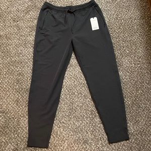 A&F hybrid traveler joggers